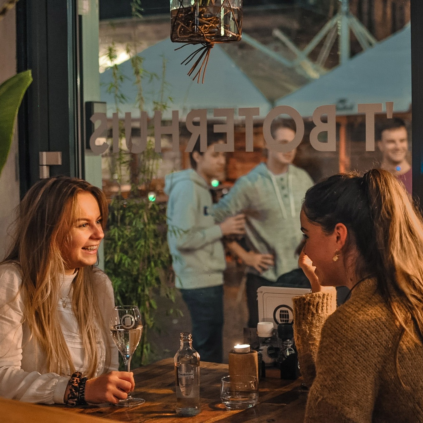 Lieve Boterhuisvrienden
De weekschotels van deze week zijn:

24 augustus t/m 30 augustus
-Rendang met boontjes en rijst
-Bladerdeeg pasteitjes met gegrilde paprika, fetakaas en oregano 

Op maandag 10,75, de rest van de week 11,75
op=op